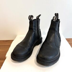 Dr. Martens 2976 Leather Chelsea Boots Black